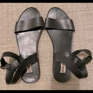 Steve Madden 7M Black Leather Donddi Sandals